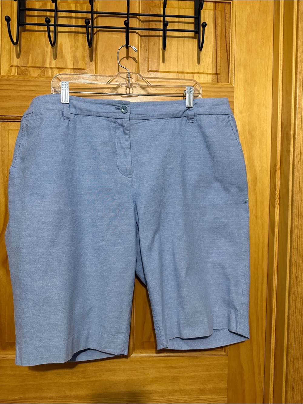 Talbots Perfect Short 13” Light Blue Chambray Bermuda Shorts, Size 18W.